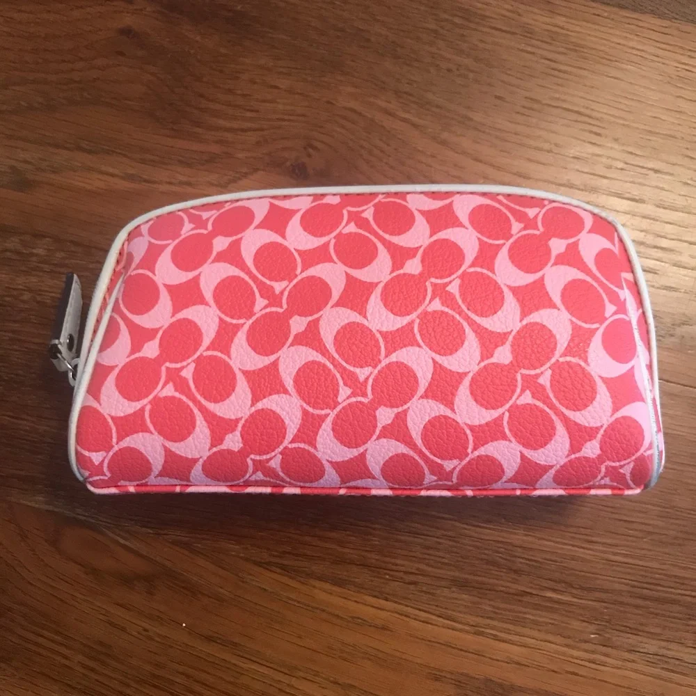 Coach classic makeup